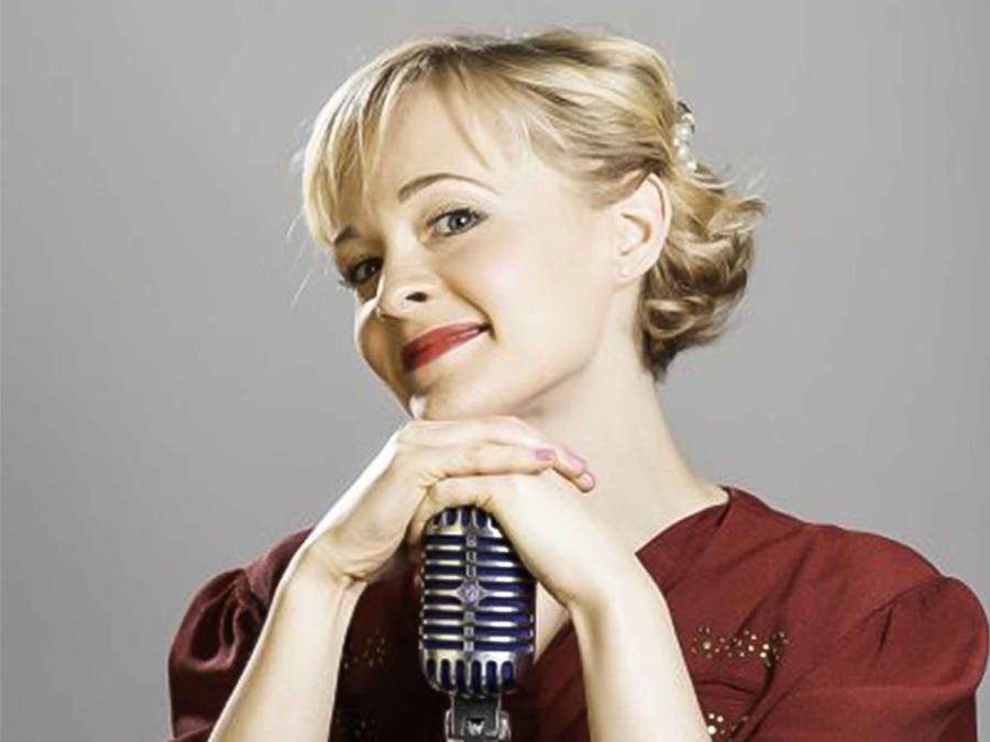 Kitty-1940s-red-dress-900px-x-675px