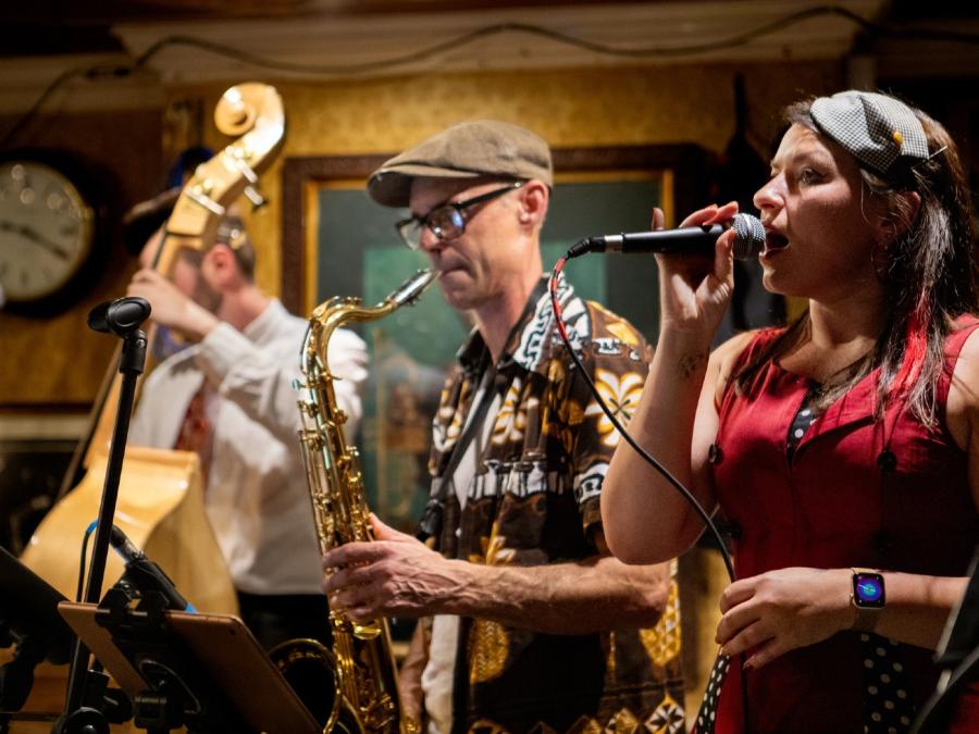 elizaAndThePinstripes43