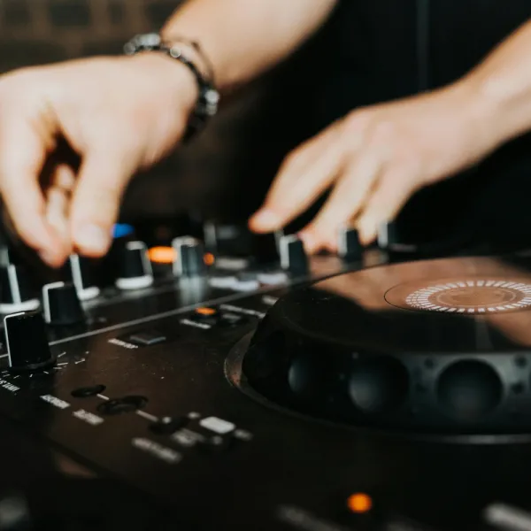 event-dj-2