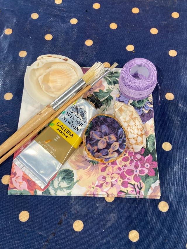 Decoupage shells 1