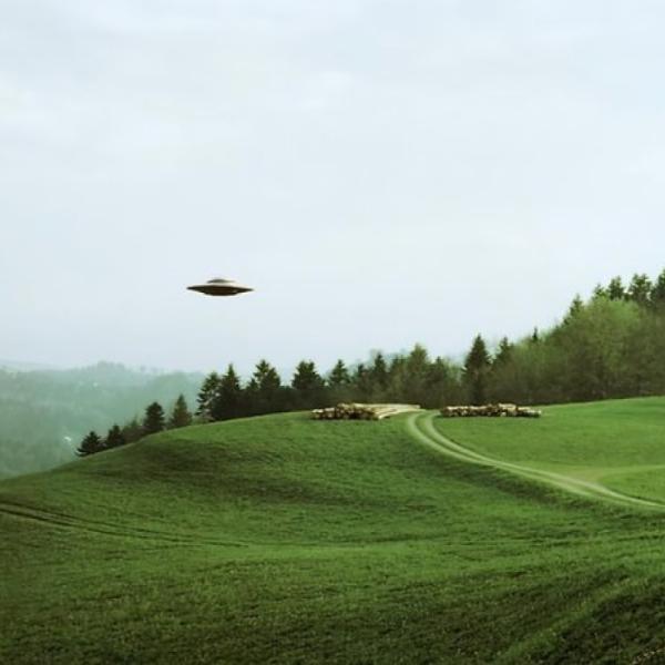 ufo_talk.jpg.800x800_q85