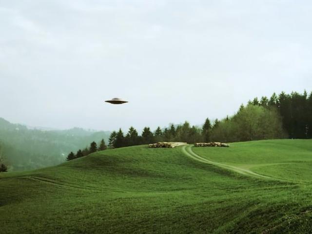 ufo_talk.jpg.800x800_q85