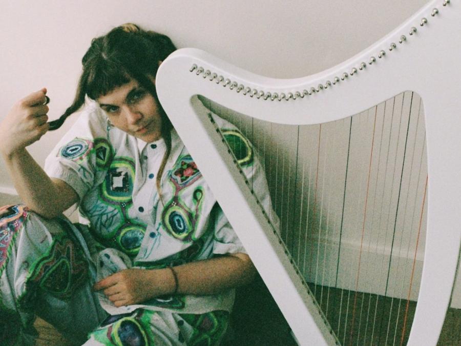 Bethany-Ley-with-a-white-harp